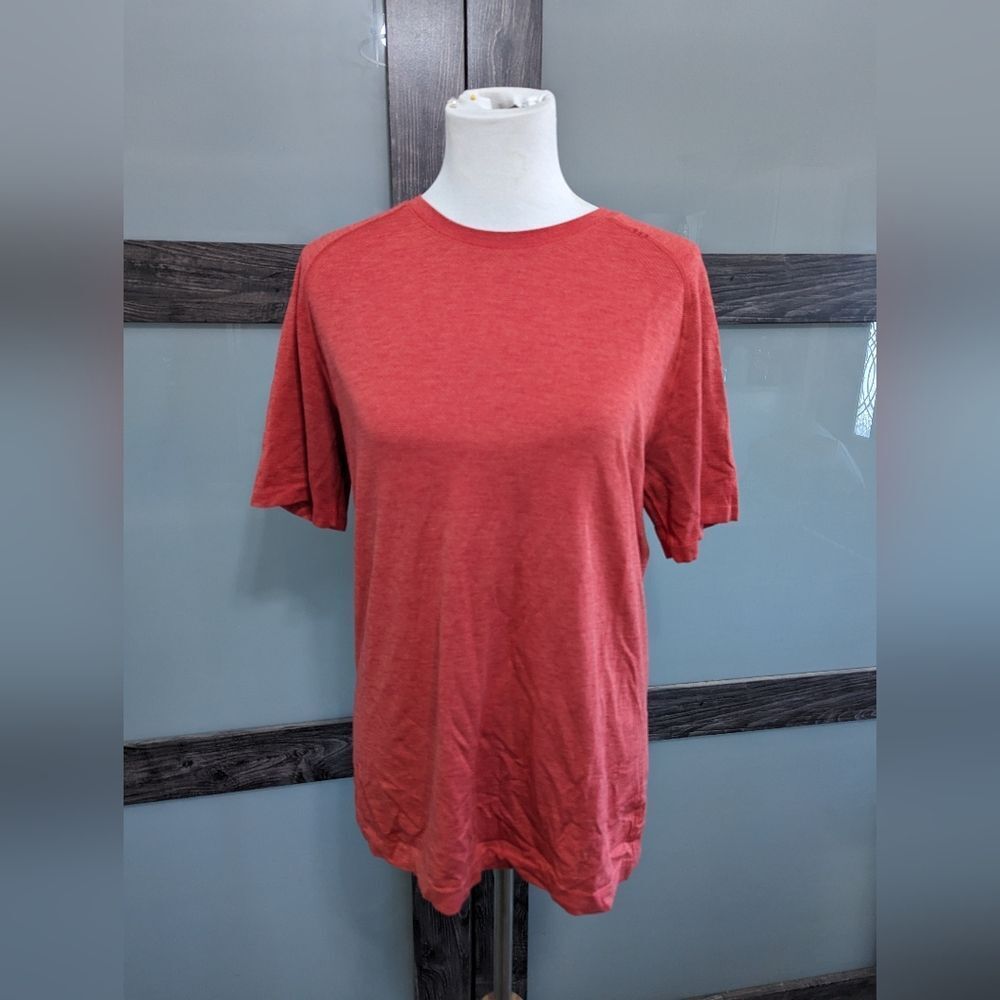 2/30 Lululemon mens movement is medicine tee